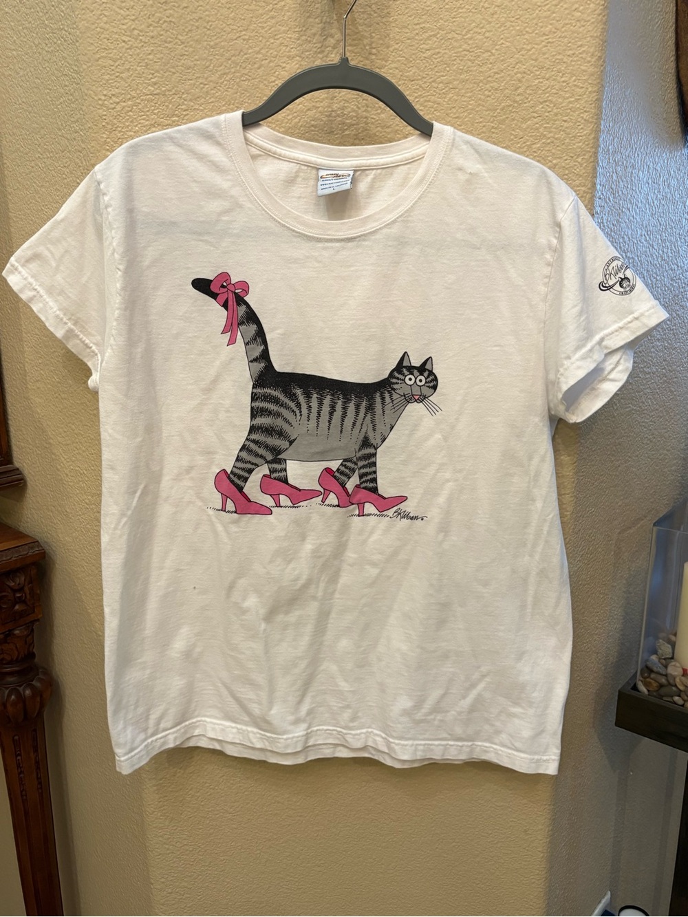 Crazy Shirts B. Kliban Playful Cat With Pink Heels Graphic T-Shirt Size Large
